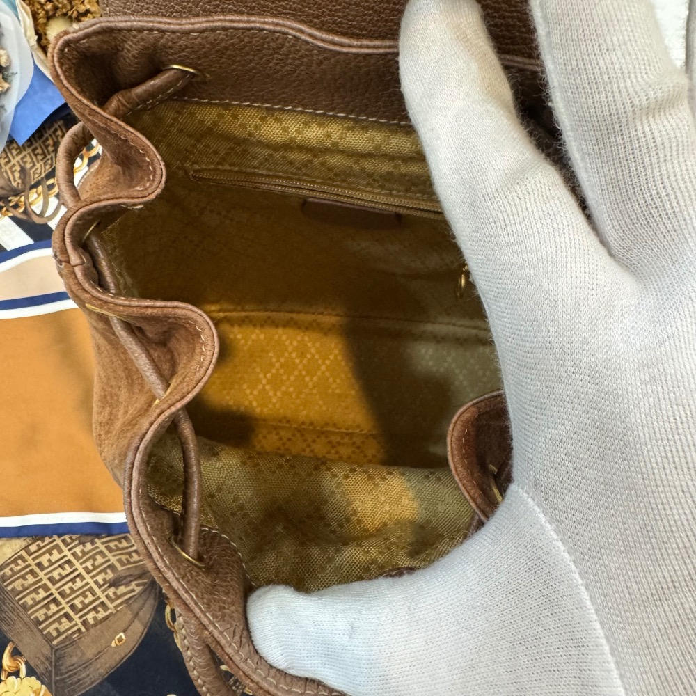 👝GUCCI茶色麂皮竹節後背包-細節圖4