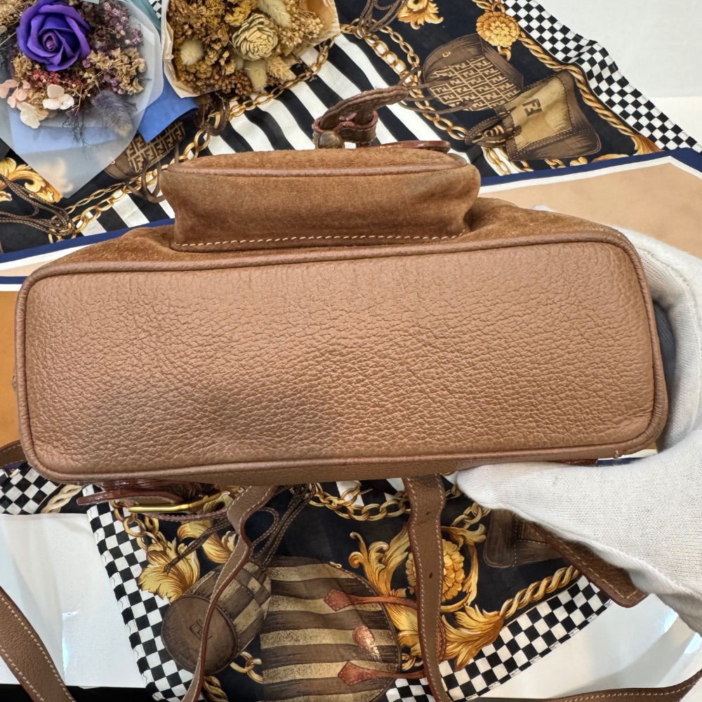 👝GUCCI茶色麂皮竹節後背包-細節圖9