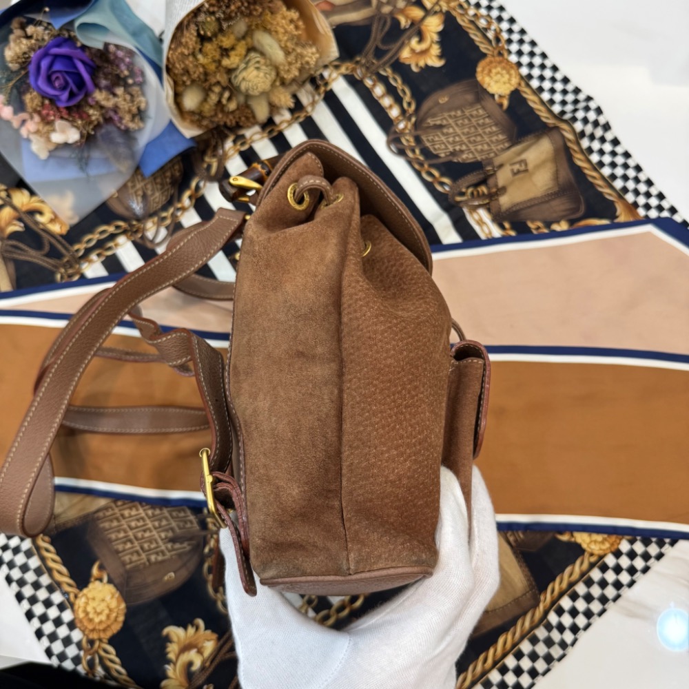 👝GUCCI茶色麂皮竹節後背包-細節圖11