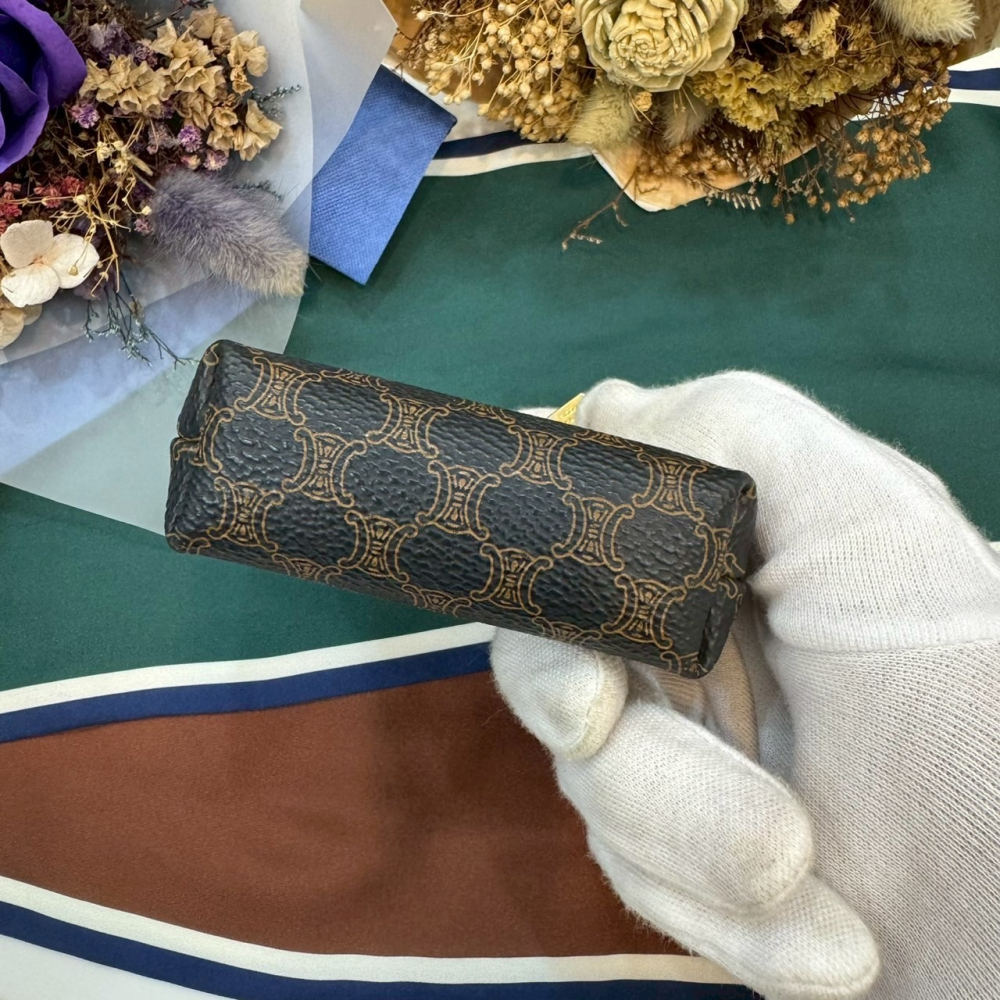 👝【稀有款｜CELINE 黑花Triomphe零錢包】-細節圖3