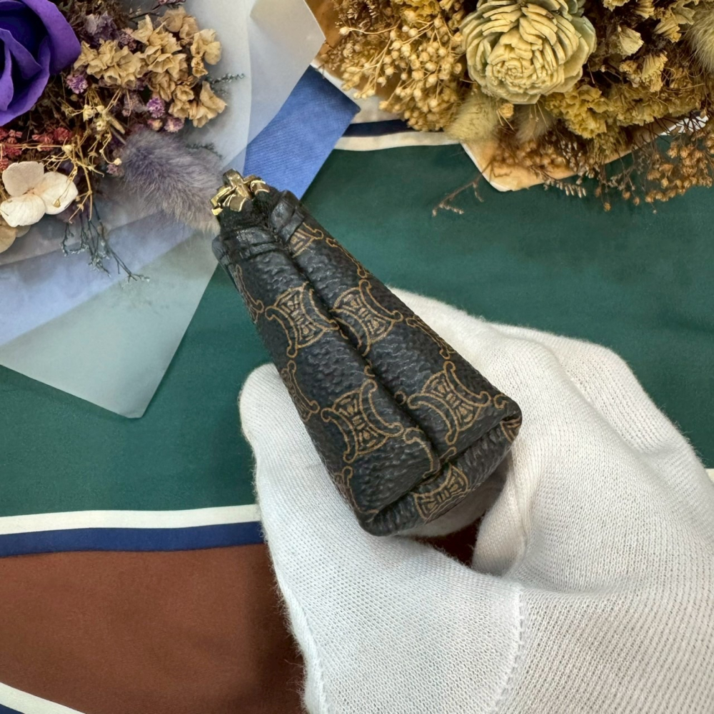 👝【稀有款｜CELINE 黑花Triomphe零錢包】-細節圖4