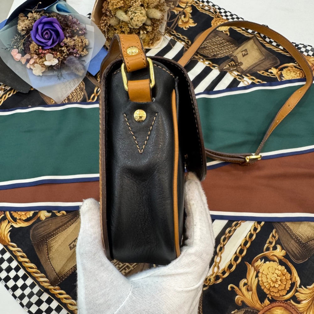 👝【極稀有｜Celine 凱旋徽章黑棕拼色馬鞍包】-細節圖6