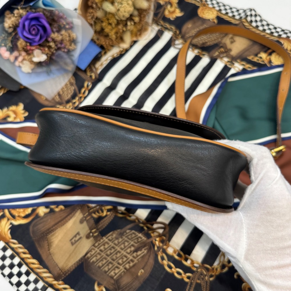 👝【極稀有｜Celine 凱旋徽章黑棕拼色馬鞍包】-細節圖7