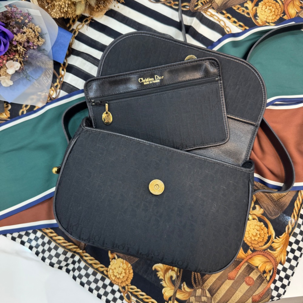 👜【近新｜Dior 黑金暗紋老花馬鞍包】-細節圖3