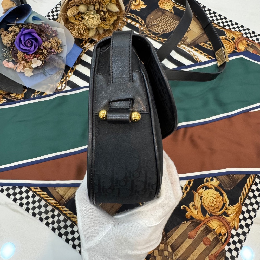 👜【近新｜Dior 黑金暗紋老花馬鞍包】-細節圖5