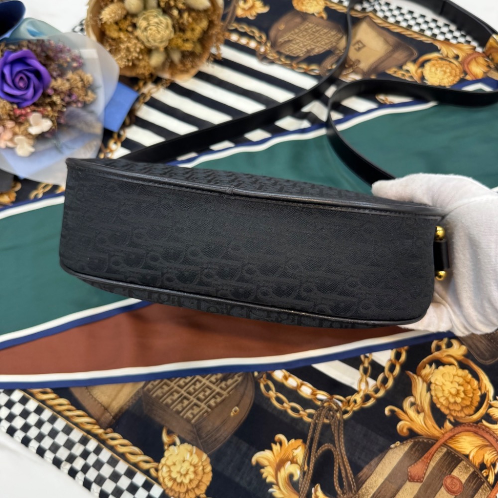 👜【近新｜Dior 黑金暗紋老花馬鞍包】-細節圖7