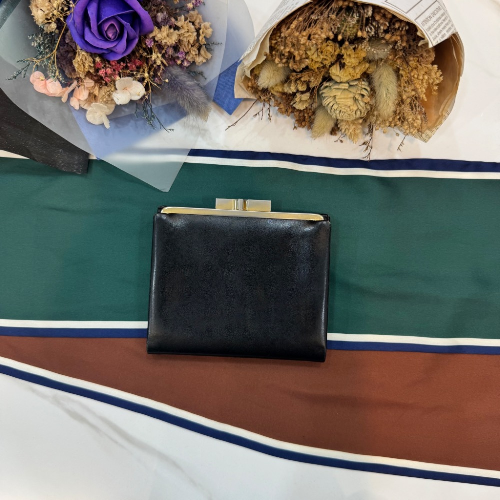 👝【Givenchy紀梵希黑金口金短夾】-細節圖3