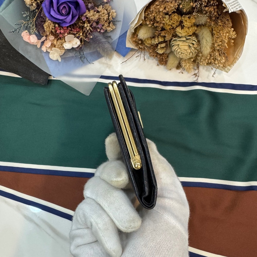 👝【Givenchy紀梵希黑金口金短夾】-細節圖5