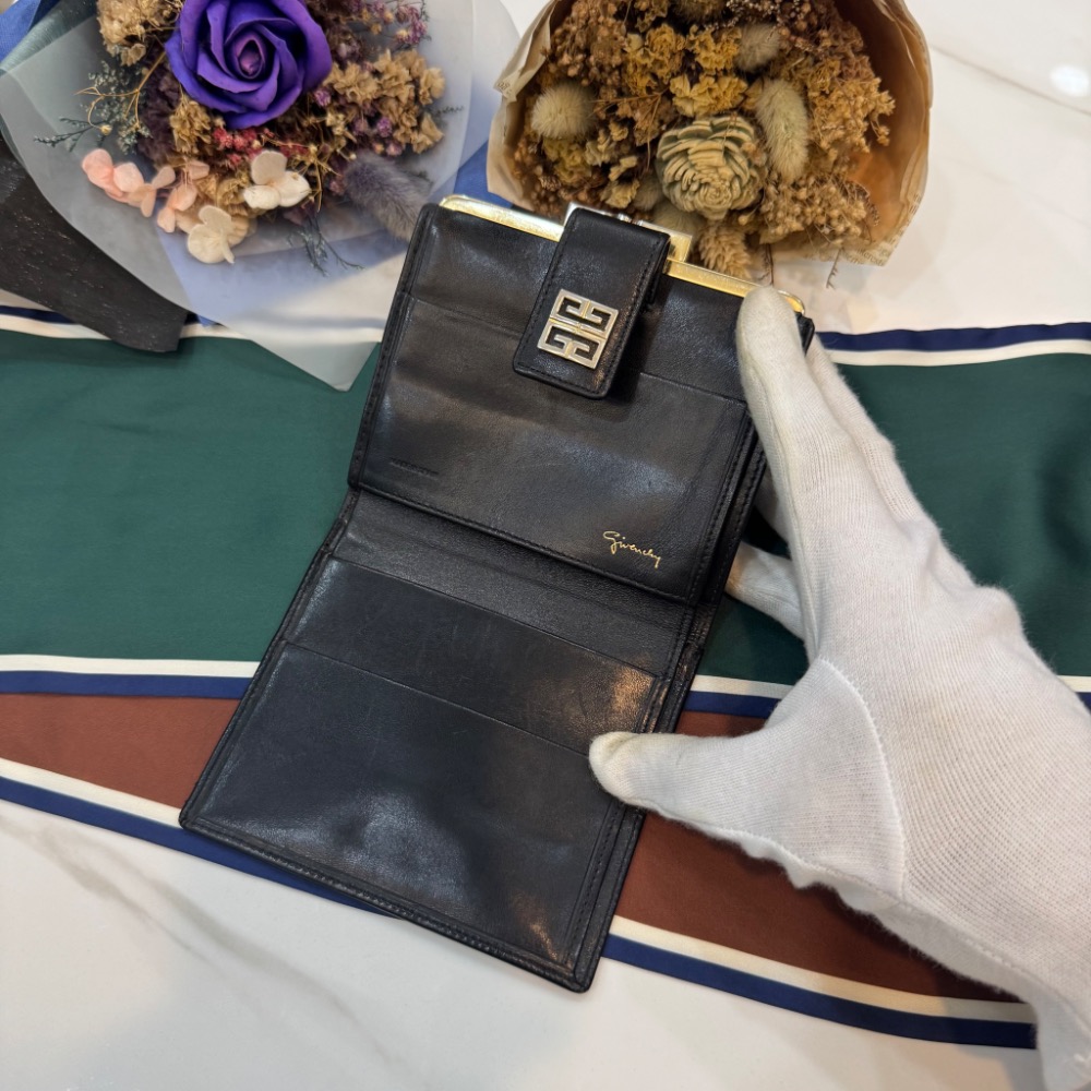 👝【Givenchy紀梵希黑金口金短夾】-細節圖6