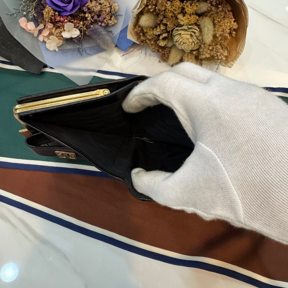 👝【Givenchy紀梵希黑金口金短夾】-細節圖9