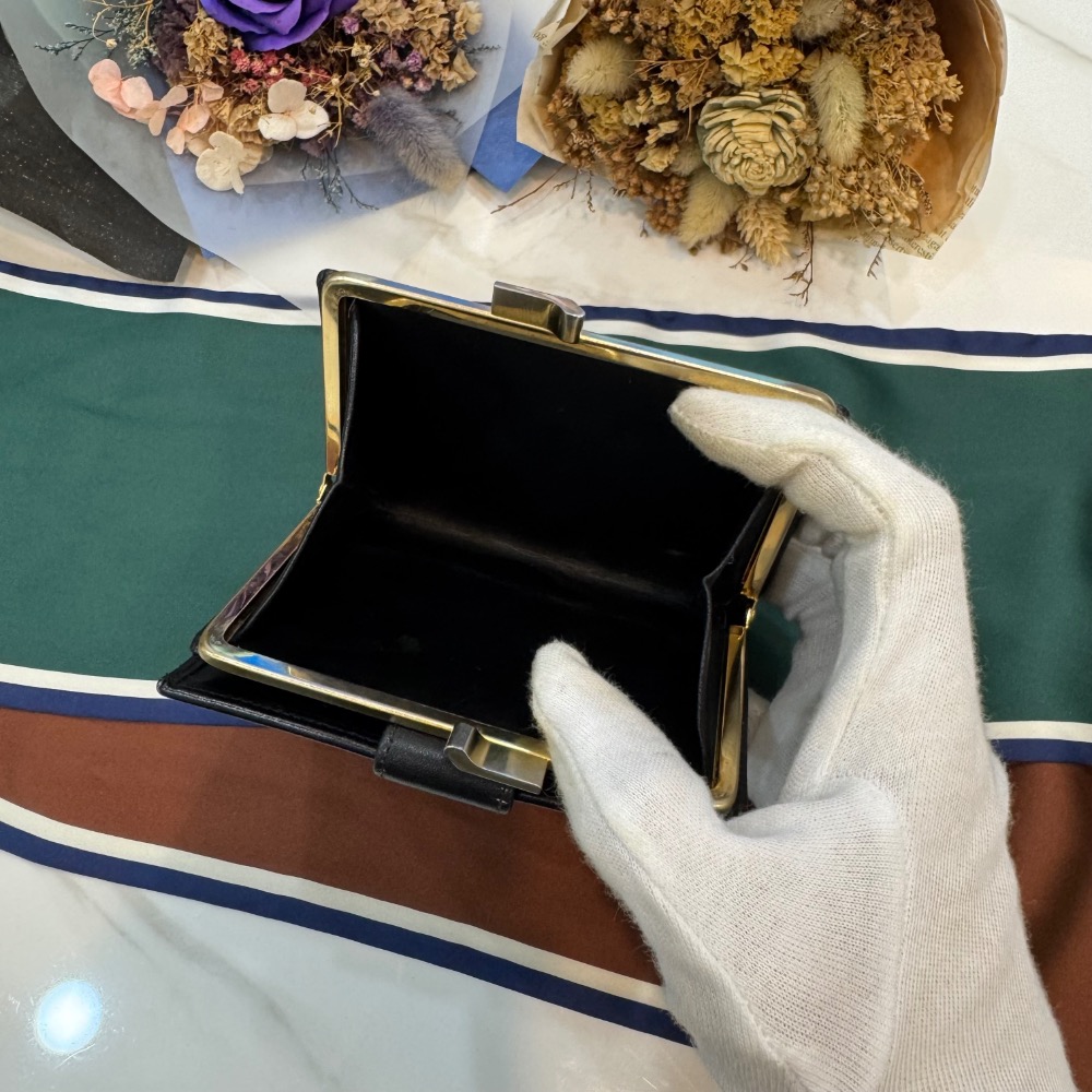 👝【Givenchy紀梵希黑金口金短夾】-細節圖10