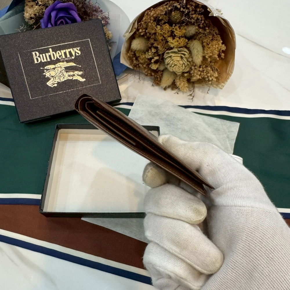 👝【全新大全配｜Burberrys經典騎士標雙折牛皮短夾】-細節圖8