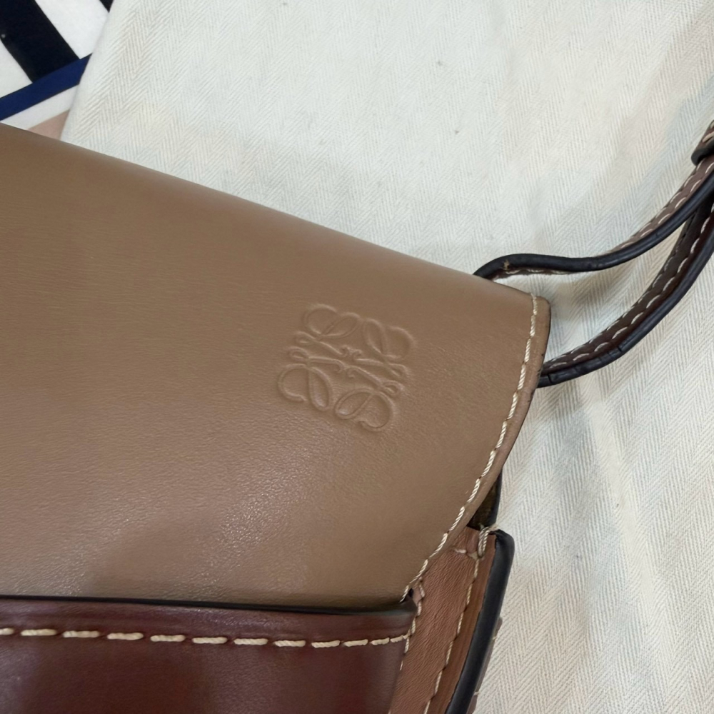 👜【 附防塵袋｜LOEWE Gate 焦糖燕麥雙色馬鞍包 】-細節圖2