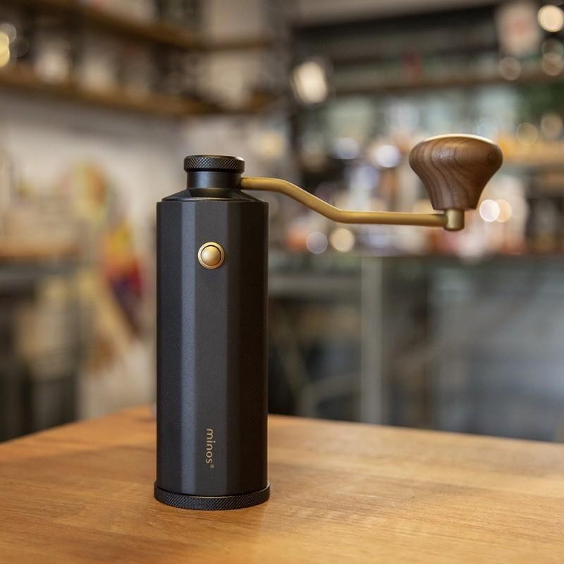 【沐湛咖啡】minos手搖磨豆機 中階手磨新選擇 黑金/白金新色 雙軸承外調式 不銹鋼刀盤-細節圖2