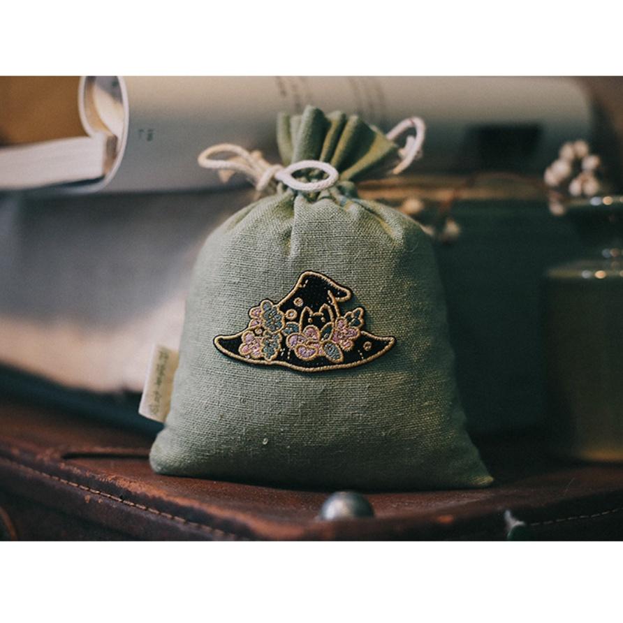 客秋皮~ 信的戀人 女巫手札 黑貓 骷髏 魔法帽 刺繡 背膠式繡布貼 補丁 刺繡貼紙 燙布貼 衣服裝飾 布貼 刺繡貼-細節圖5