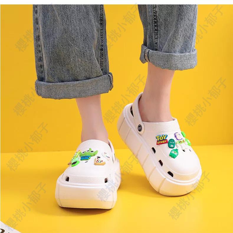 【6CM超厚底】巴斯光年洞洞鞋夏季新款厚底洞洞鞋 女夏季外穿韓版時尚ins潮室外網紅沙灘diy包頭涼拖鞋女 厚底包头拖鞋-細節圖4