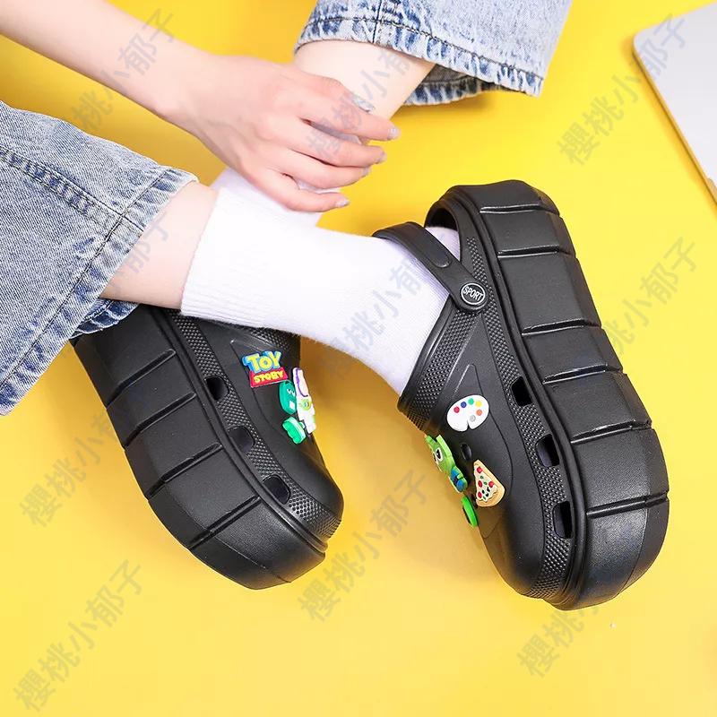 【6CM超厚底】巴斯光年洞洞鞋夏季新款厚底洞洞鞋 女夏季外穿韓版時尚ins潮室外網紅沙灘diy包頭涼拖鞋女 厚底包头拖鞋-細節圖6