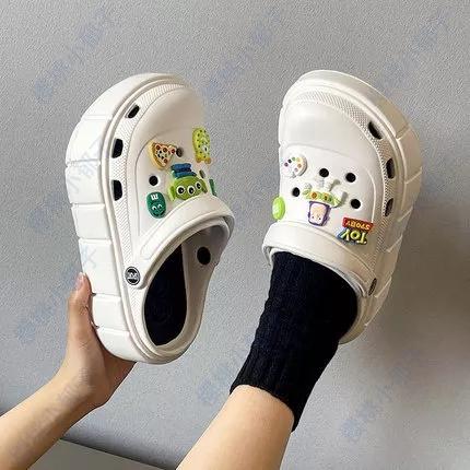 【6CM超厚底】巴斯光年洞洞鞋夏季新款厚底洞洞鞋 女夏季外穿韓版時尚ins潮室外網紅沙灘diy包頭涼拖鞋女 厚底包头拖鞋-細節圖7