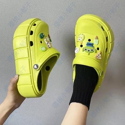 【6CM超厚底】巴斯光年洞洞鞋夏季新款厚底洞洞鞋 女夏季外穿韓版時尚ins潮室外網紅沙灘diy包頭涼拖鞋女 厚底包头拖鞋-細節圖8