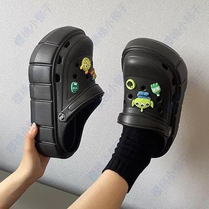 【6CM超厚底】巴斯光年洞洞鞋夏季新款厚底洞洞鞋 女夏季外穿韓版時尚ins潮室外網紅沙灘diy包頭涼拖鞋女 厚底包头拖鞋-細節圖9