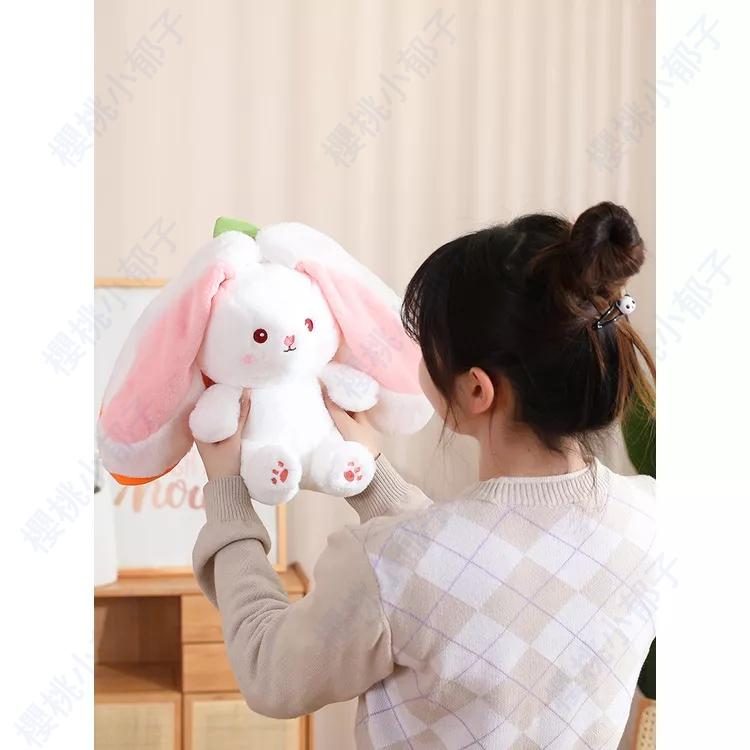 【新品上線】草莓兔玩偶 胡蘿卜兔公仔  玩偶 變身兔子公仔 可愛胡蘿蔔小白兔娃娃毛絨玩具 生日禮物 兒童節禮物-細節圖6