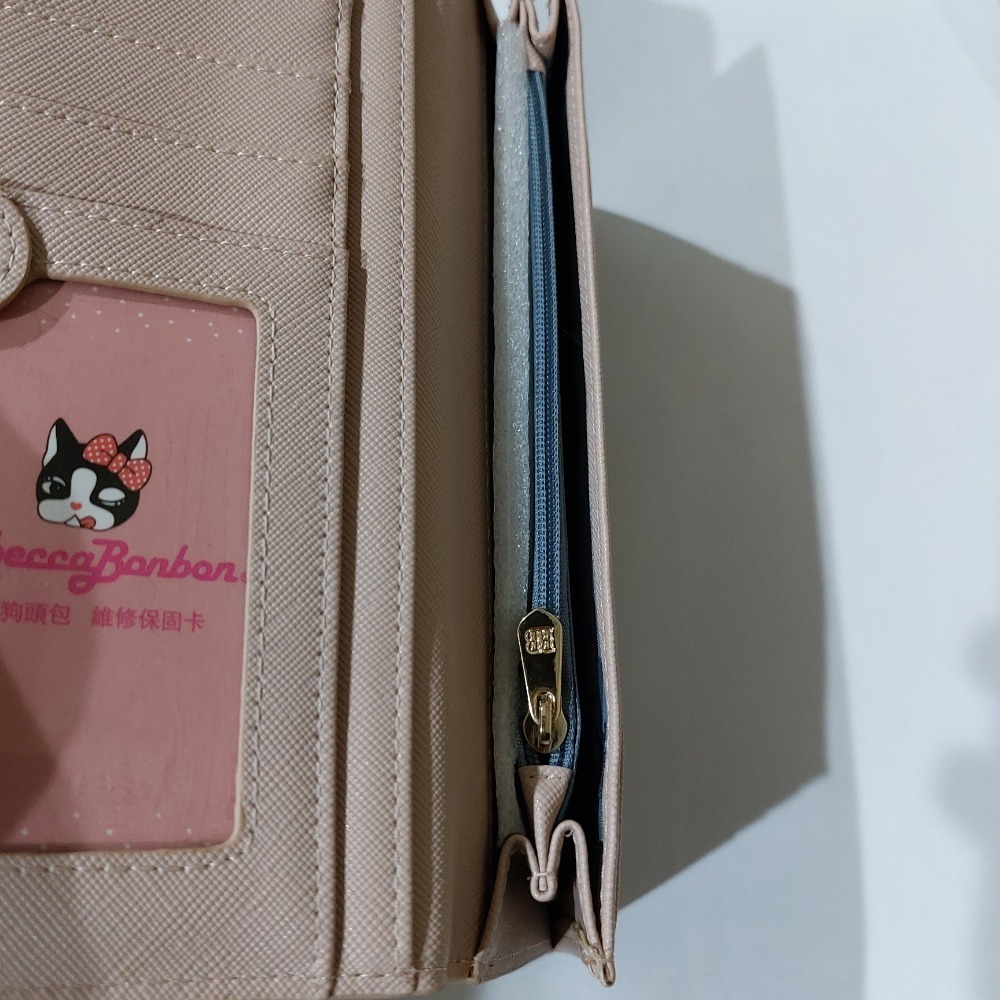 Rebecca Bonbon日本狗頭包致愛麗絲初戀粉蓋扣兩折長夾皮夾手拿包 RB16-0909P 女用粉長夾-細節圖4
