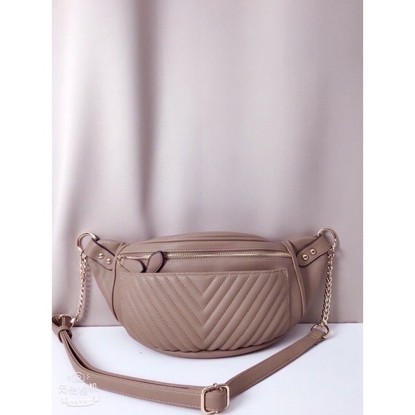 ￼（現貨3色）🎀SHINYTON V格胸包🎀v格包、菱格包、側背包、肩背包、腰包、鏈條包-細節圖2