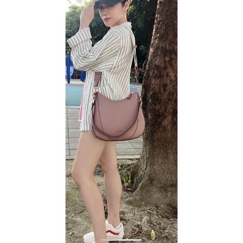 ￼(現貨6色）🎀SHINYTON 復古半月側背包🎀側背包、斜背包、手提包、肩背包、半月包、附織帶包、水桶包、托特包-細節圖4