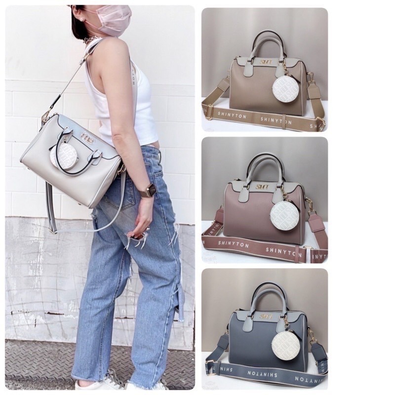 ￼（現貨6色）🎀SHINYTON 防刮十字紋大Log枕頭包🎀手提包、側背包、肩背包、斜背包、方包、附零錢包、水桶包-細節圖5