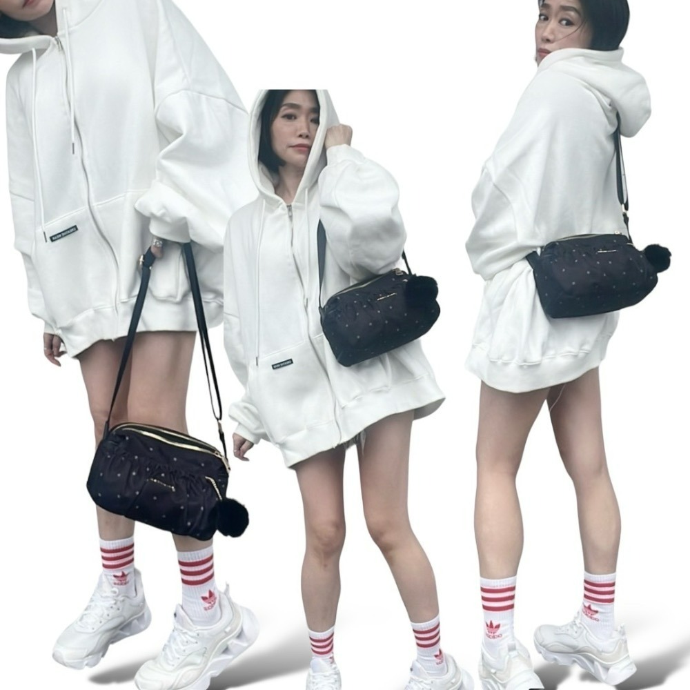 ￼現貨（5色）🎀SHINYTON 厚磅尼龍第二代小雲朵附毛球小方包🎀肩背包、側背包、斜背包、多層包、小方包、尼龍包-細節圖8