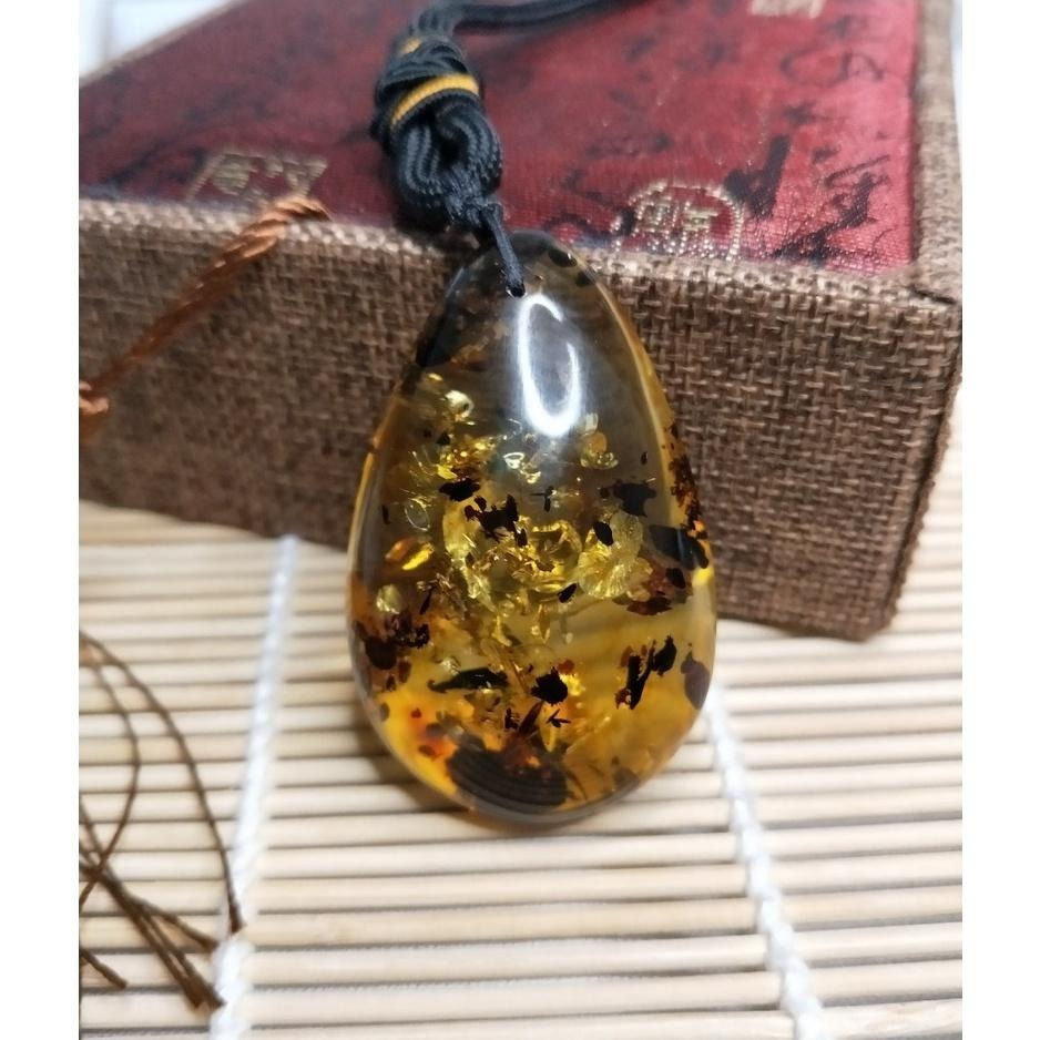 (現貨) 天然波羅的海琥珀蜜蠟意境珀水滴吊墜 植物冰片琥珀手把件 非二代 非塑料 非壓制-細節圖2