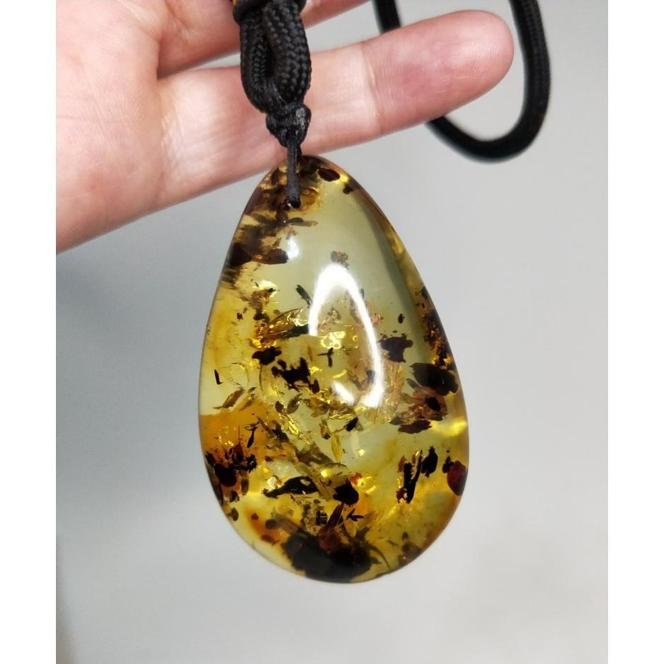(現貨) 天然波羅的海琥珀蜜蠟意境珀水滴吊墜 植物冰片琥珀手把件 非二代 非塑料 非壓制-細節圖3