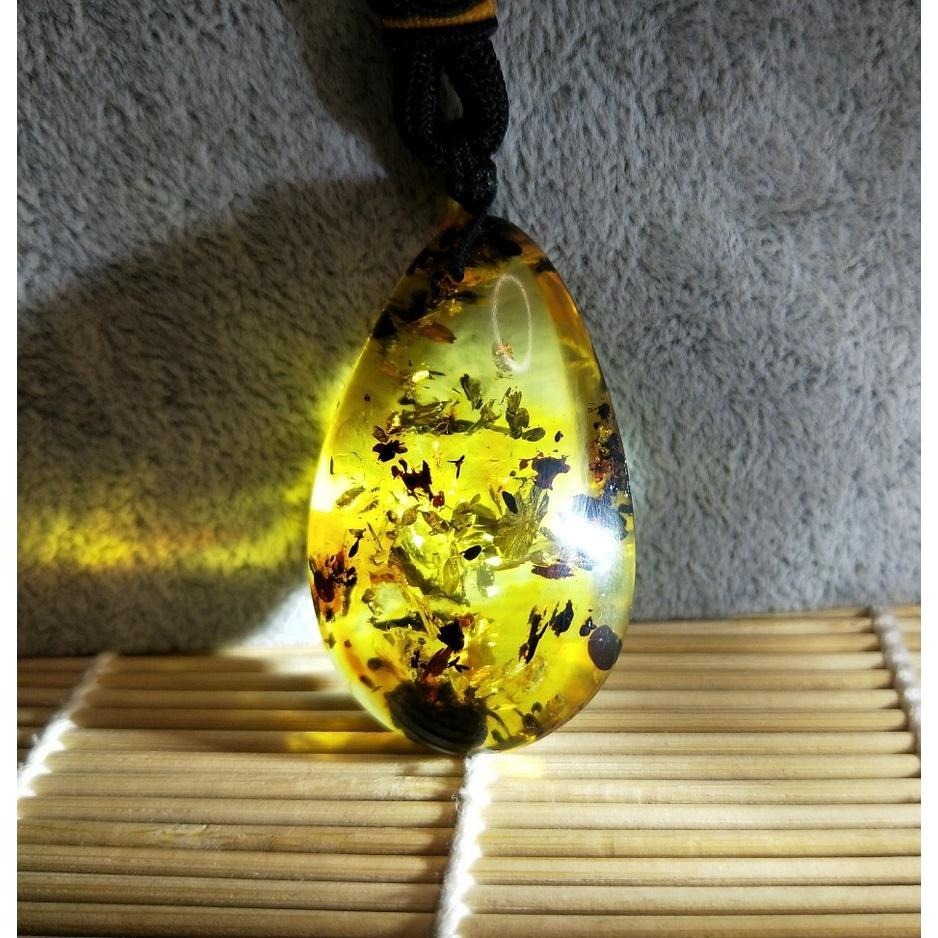 (現貨) 天然波羅的海琥珀蜜蠟意境珀水滴吊墜 植物冰片琥珀手把件 非二代 非塑料 非壓制-細節圖4