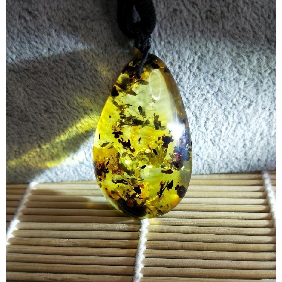 (現貨) 天然波羅的海琥珀蜜蠟意境珀水滴吊墜 植物冰片琥珀手把件 非二代 非塑料 非壓制-細節圖6