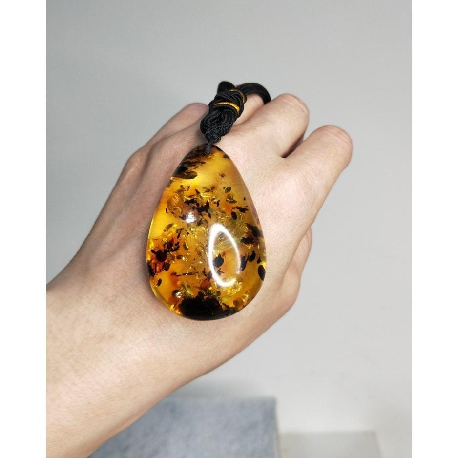 (現貨) 天然波羅的海琥珀蜜蠟意境珀水滴吊墜 植物冰片琥珀手把件 非二代 非塑料 非壓制-細節圖7