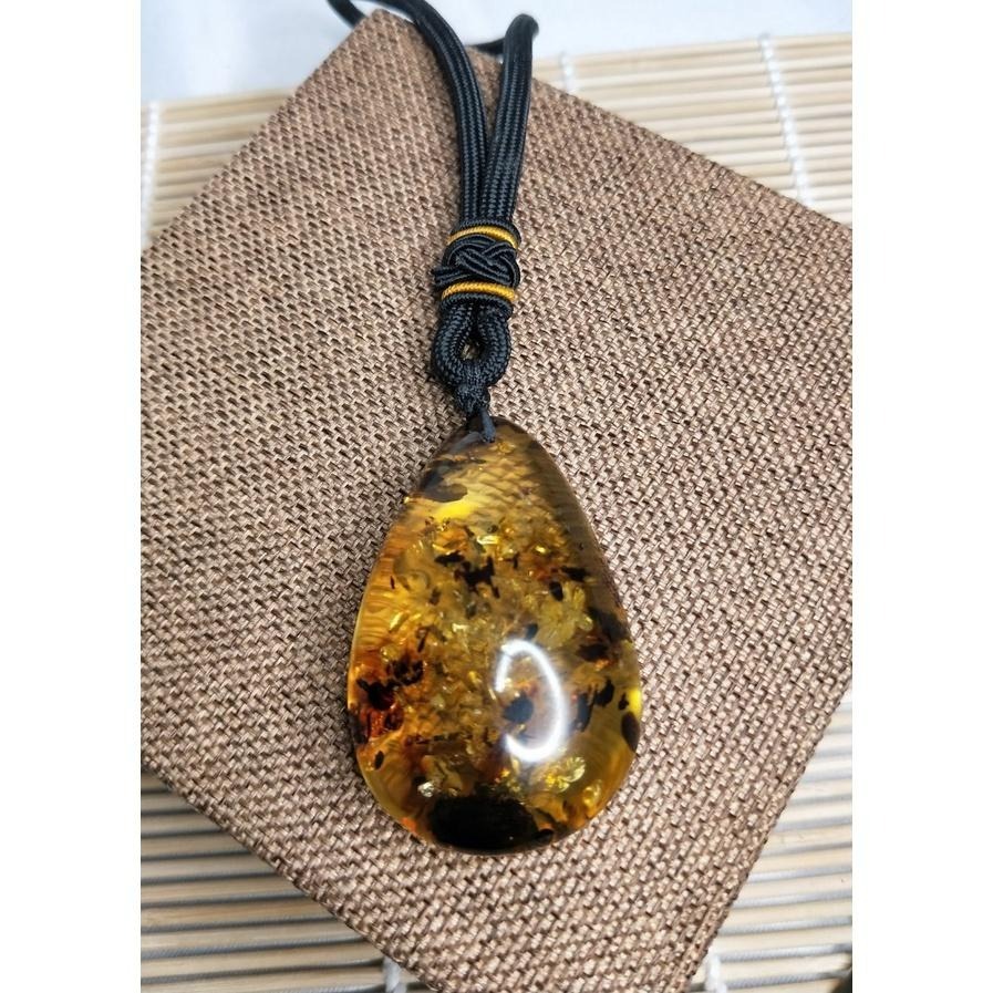 (現貨) 天然波羅的海琥珀蜜蠟意境珀水滴吊墜 植物冰片琥珀手把件 非二代 非塑料 非壓制-細節圖9