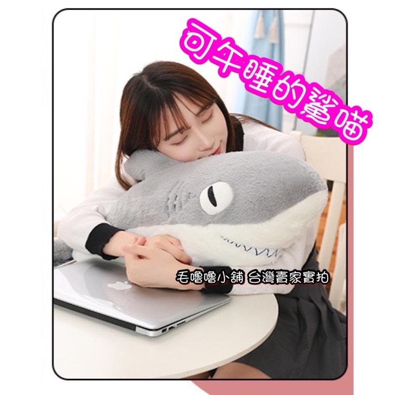 台灣出貨❤️Yogin ㄠ菁鯊鯊貓長條抱枕娃娃 夾腿枕 午睡枕 月亮枕 哺乳枕-細節圖4