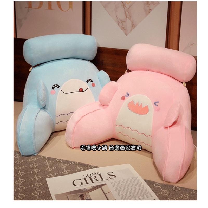 台灣現貨❤️鯊魚造型多功能床頭靠枕 靠墊 電腦椅腰靠 沙發靠墊-細節圖8