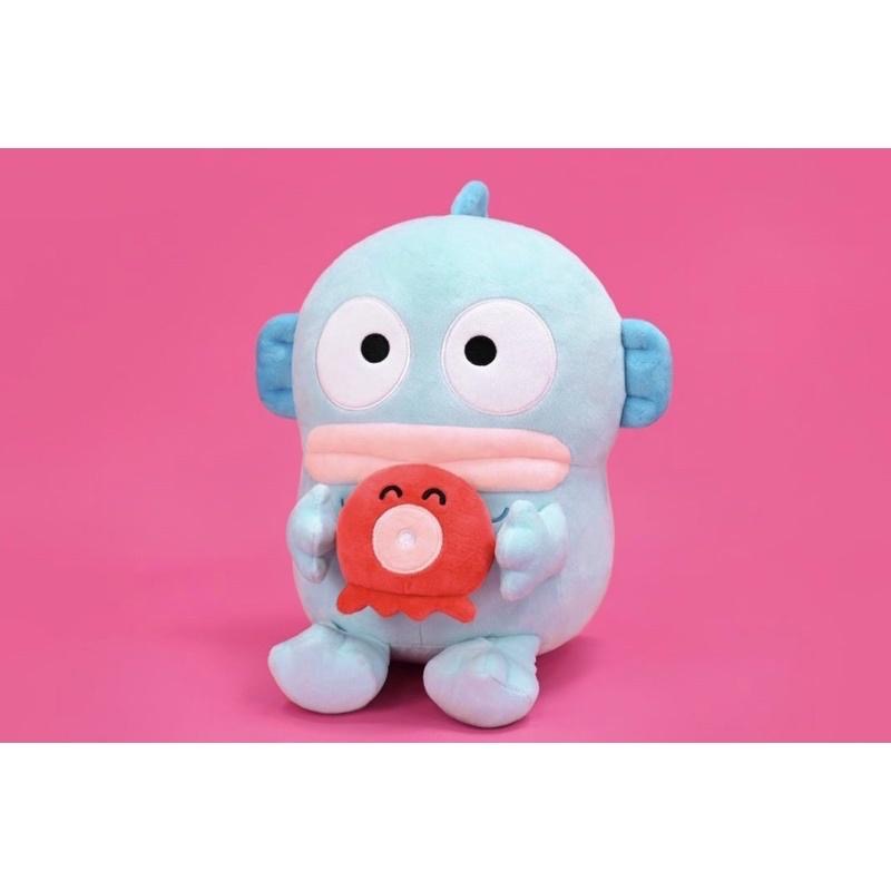 台灣正版授權現貨❤️Sanrio 人魚漢頓娃娃抱章魚公仔抱枕 HANGYODON三麗鷗-細節圖2