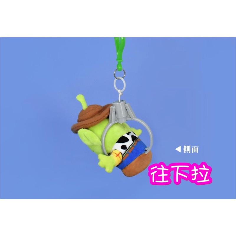 台灣正版授權❤️迪士尼玩具總動員三眼怪變裝拉震玩偶吊飾掛件娃娃-變裝成毛怪 翠絲 胡迪 尼莫小丑魚 阿布 熊抱哥-細節圖2