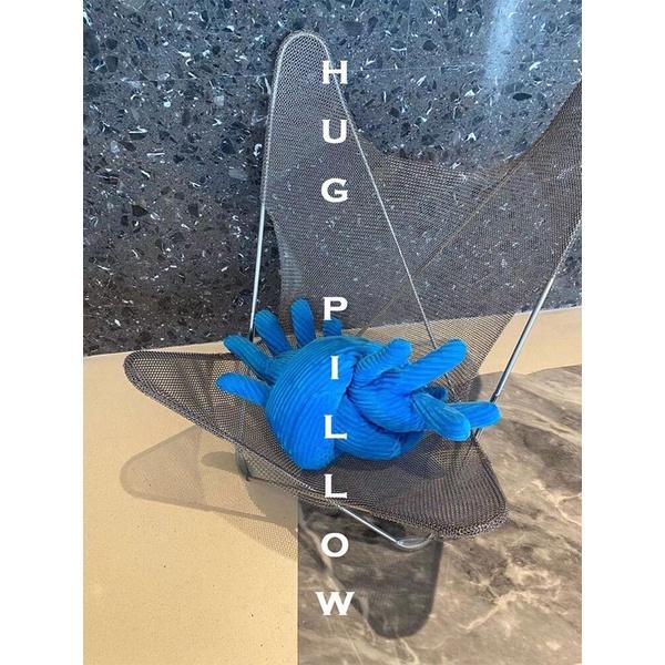 台灣出貨實拍-歐美風時尚160公分搞怪多用途藍色男朋友手臂手掌圍巾抱枕-萬聖節 聖誕交換禮物冬天必備-細節圖4