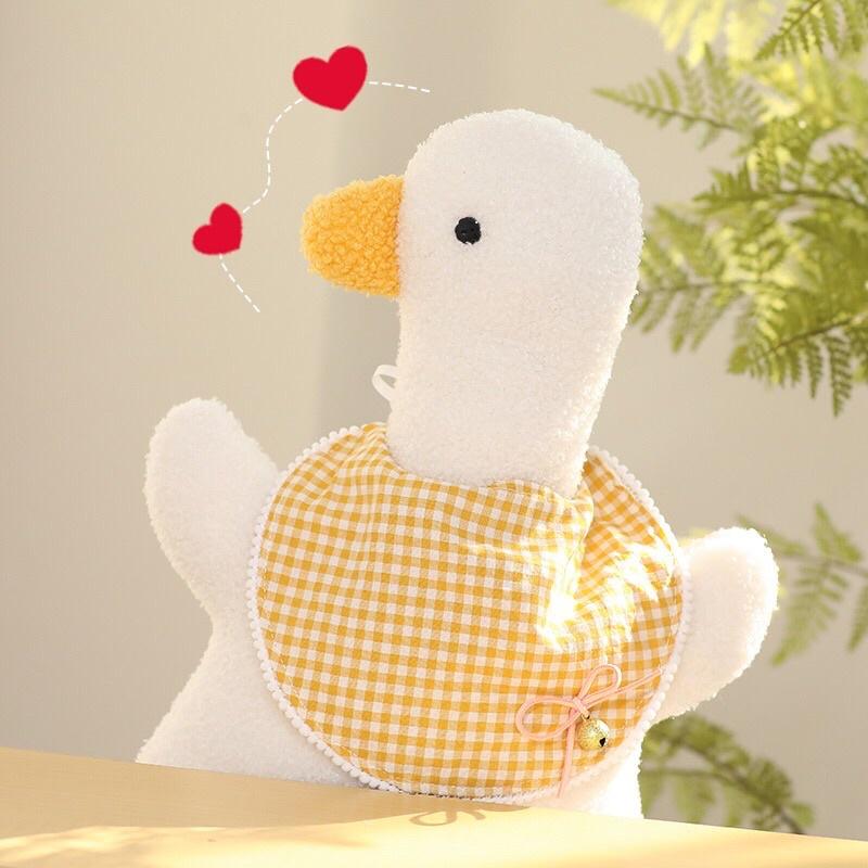 台灣現貨❤️超萌大白鵝小鴨娃娃 戴圍兜兜吊飾掛件安撫陪睡娃娃-細節圖4