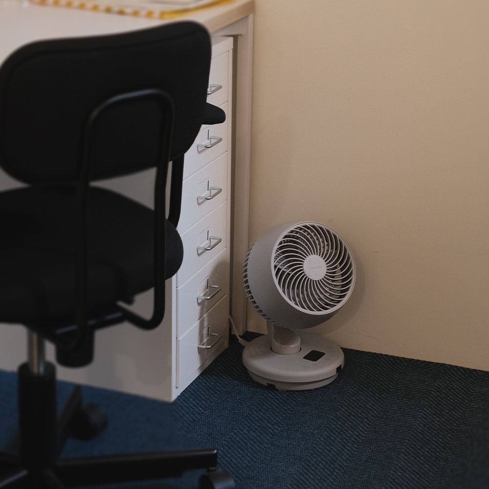 【日本KOIZUMI】鵝頸颶風智能循環扇 KCF-G541(灰/白)-細節圖6