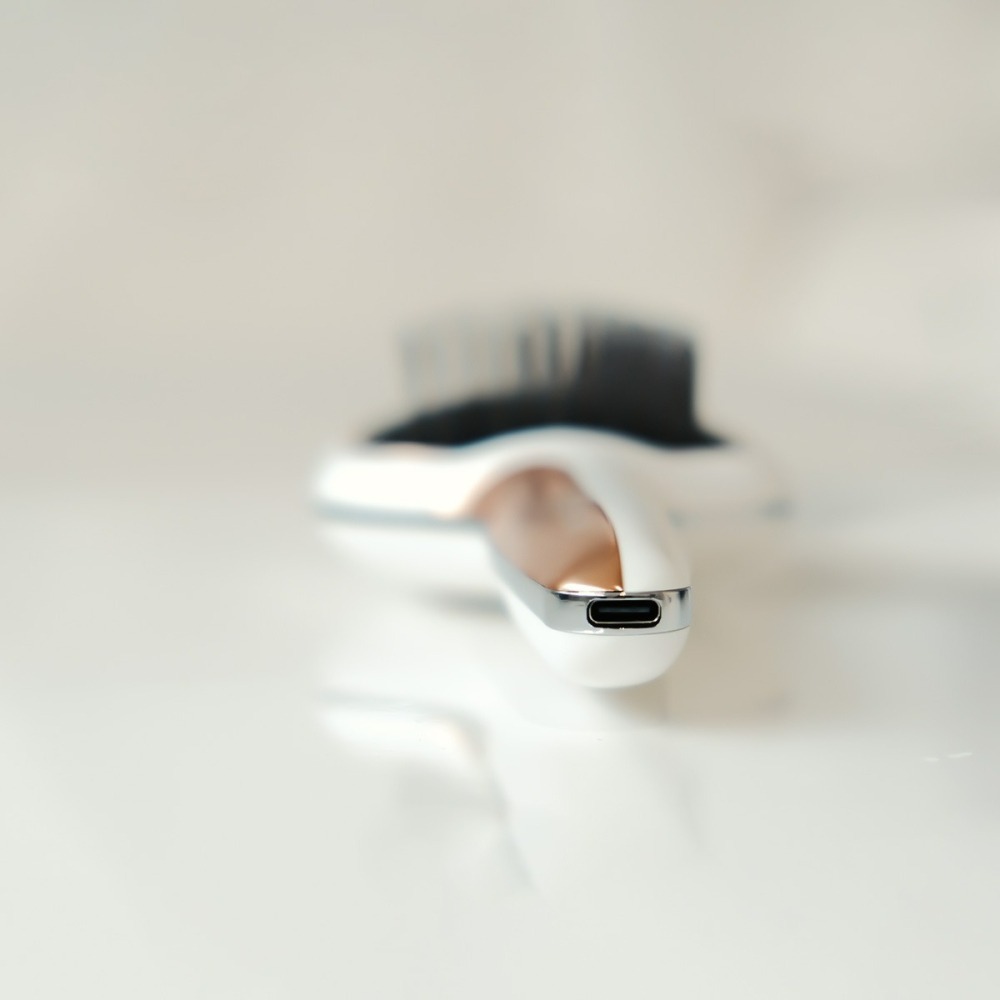 日本KOIZUMI小泉成器 正負離子養髮梳 KBE-G520-WE 白色-細節圖5