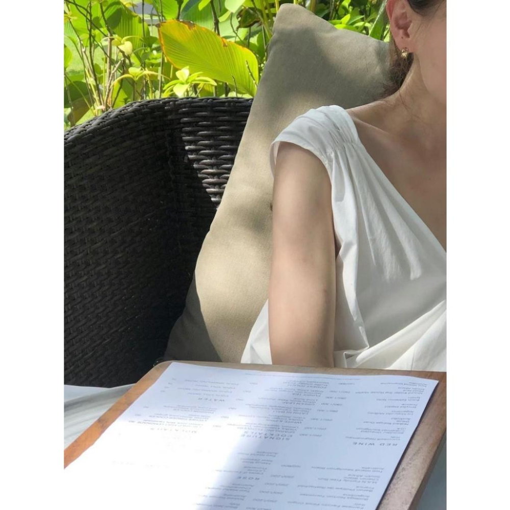 ᴷᴼᴿᴱᴬ 🇰🇷寬鬆V領肩帶背心襯衫-細節圖2