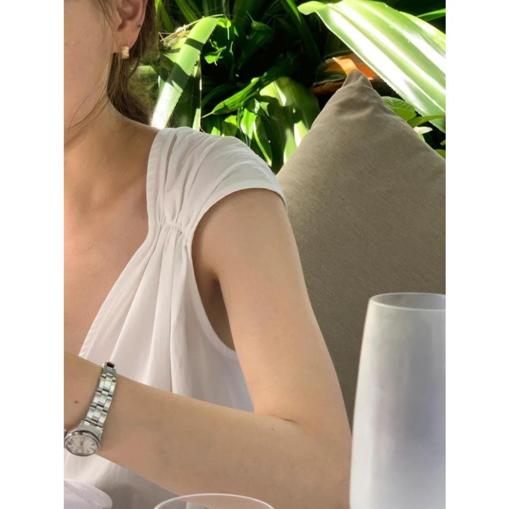 ᴷᴼᴿᴱᴬ 🇰🇷寬鬆V領肩帶背心襯衫-細節圖3