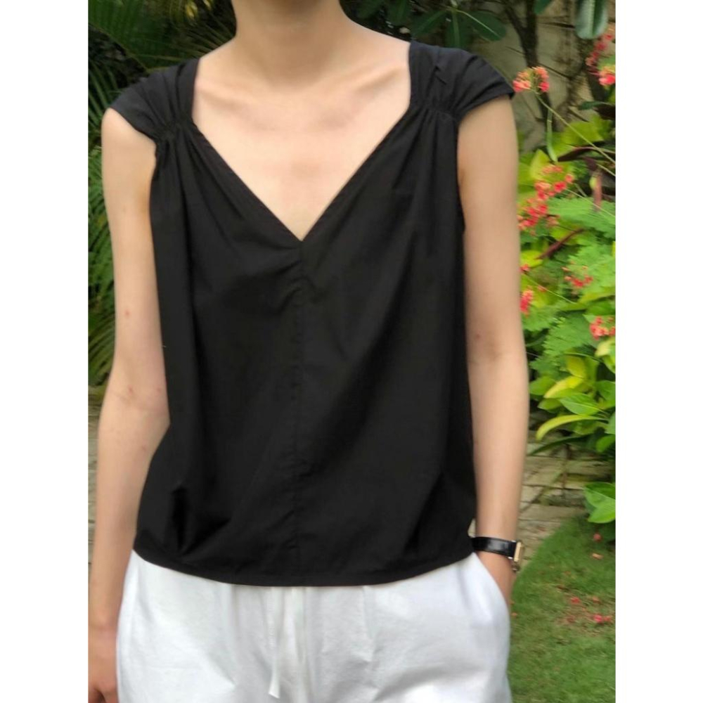 ᴷᴼᴿᴱᴬ 🇰🇷寬鬆V領肩帶背心襯衫-細節圖7