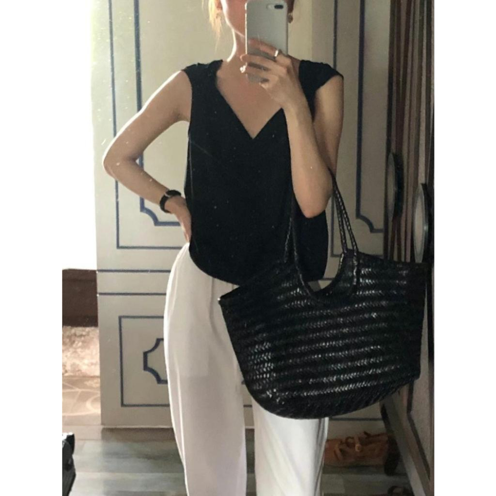 ᴷᴼᴿᴱᴬ 🇰🇷寬鬆V領肩帶背心襯衫-細節圖9