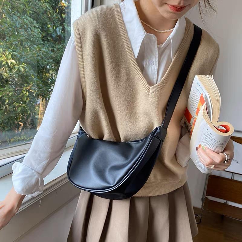 𝐔𝐌𝐄𝐎𝐖 𝐒𝐓𝐔𝐃𝐈𝐎 奶油糖霜 半月包（2colors）斜背包-細節圖2