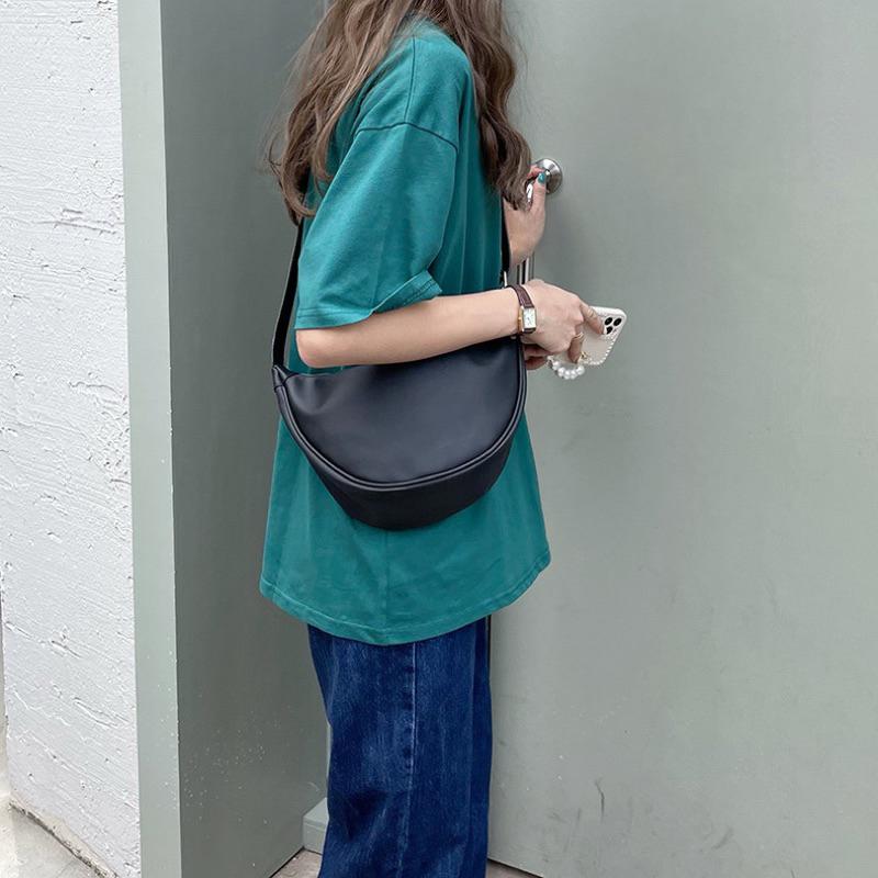 𝐔𝐌𝐄𝐎𝐖 𝐒𝐓𝐔𝐃𝐈𝐎 奶油糖霜 半月包（2colors）斜背包-細節圖8